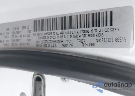 2017 Ram 1500 Slt 4X2 6'4 Box z USA, uszkodzony, nr VIN 1C6RR6GT7HS661838